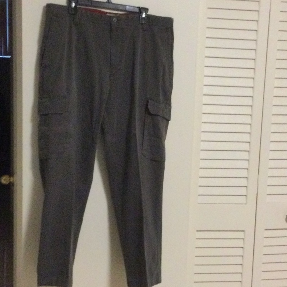Dockers pants size W 38. L30 100% cotton relaxed fit. #42